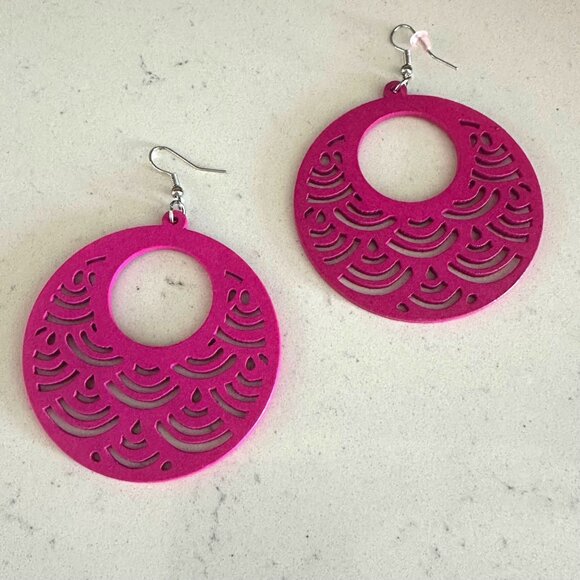Pink Round Cutout Dangle Earrings - Picture 1 of 2